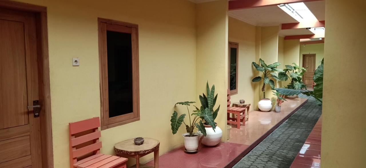 Latansa Homestay Banyuwangi  Eksteriør bilde